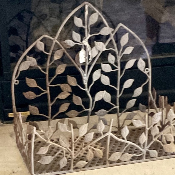 Interwoven leaves on metal can be used as wall or counter shelf - Picture 2 of 3